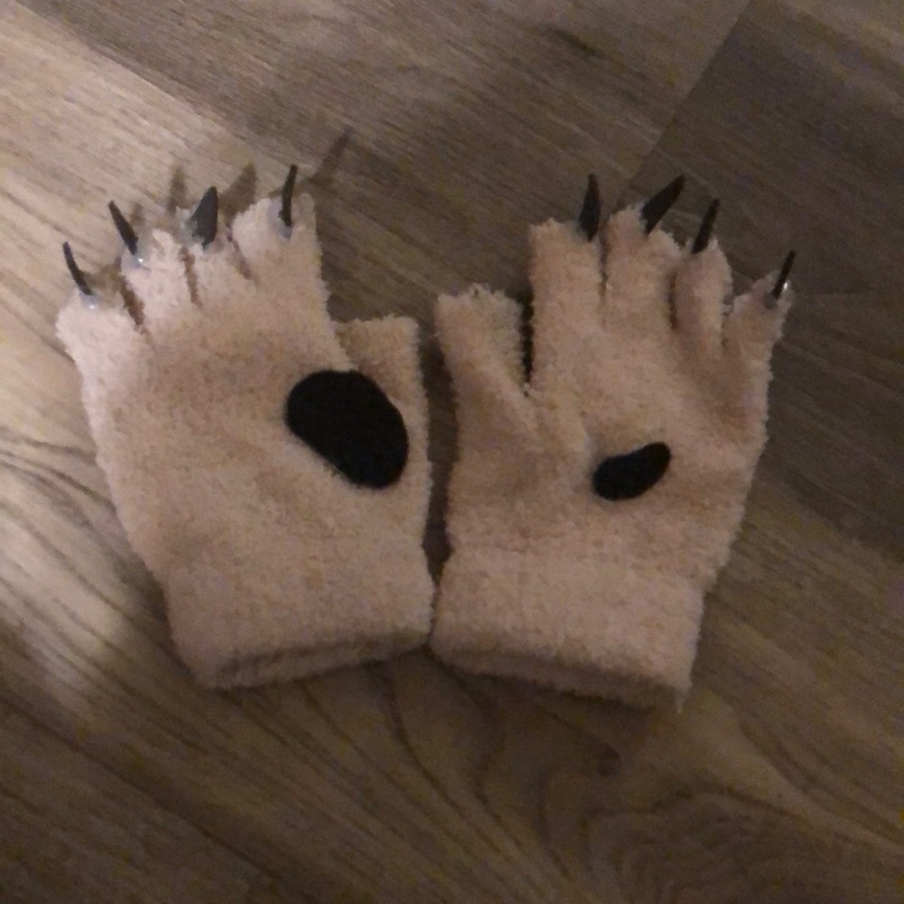 DIY white cat gloves
